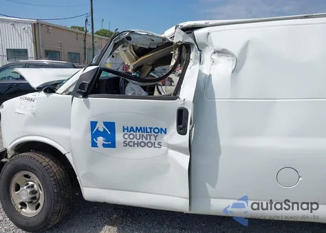 2011 Chevrolet Express 2500 Work Van z USA, uszkodzony, nr VIN 1GCWGFBA8B1137120